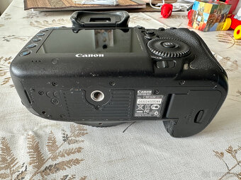Canon 5D Mark III - 5