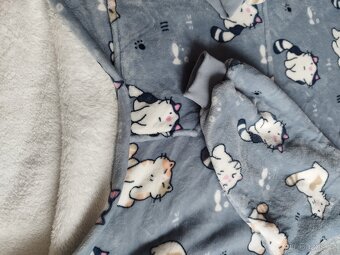 Prodám novou dáms. beránkovou delší mikinu- šaty v.2-3XL - 5