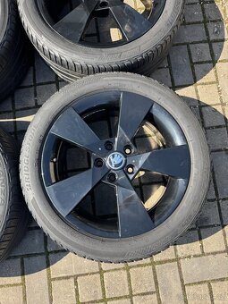 ORIGINÁL Alu Škoda Denom R17, 5x112 - TOP STAV, LETNÍ PNEU - 5