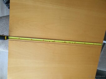 Dřevěný jídelní stůl s židlemi - 5