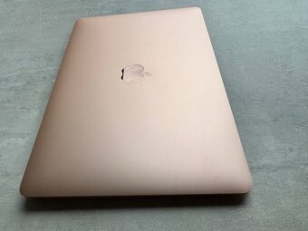 MacBook Air M1 (2020) – 512 GB SSD, 8 GB RAM, růžově zlatý - 5
