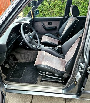 BMW 520i E28-krásný youngtimer pro fanoušky, nebo sběratele - 5