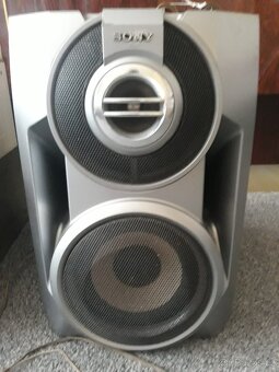 HIFI VĚŽ S REPRODUKTORY ZN. SONY 220 V. - 5
