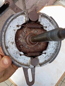 Prodám štít kola na Jawa 175/250 special - 5
