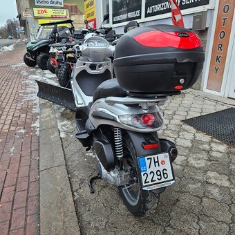 Piaggio Beverly 500, Topcase, 2x klíč - 5