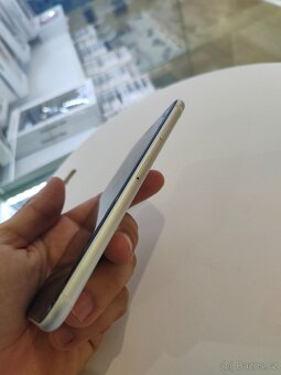 Apple iPhone SE 2020 64GB - 5