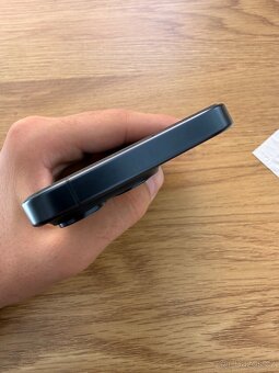 Apple iPhone 15 Pro 256gb Modrý titan - 5