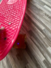 Růžový skateboard - 5