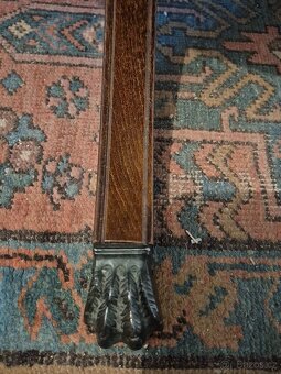 Stylový kulatý konferenční stolek - ořech - 5