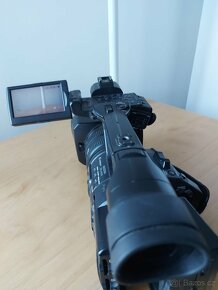 Reportážní kamera Sony NXCAM HXR-NX5E - 5