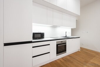 Pronájem - byt 3+kk, Ptašinského 70 m² + zahrádka 49 m² - 5