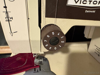 Šicí stroj Victoria Detmold kovový - 5