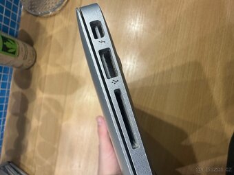 Apple MacBook Air 13” (2017) i5 / 8 GB RAM / 250 GB SSD - 5