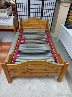 Prodám hezkou postel z masivu 100 x 200 cm - 5