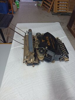 Prodám starý psací stroj ADLER+ kuchynskou váhu - 5