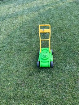 Dětské plastové zahradní kolečko a sekačka - 5