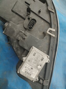 Prodám dvoujednotkový pravý světlomet na Mercedes ML - 5