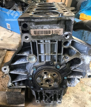 Blok válců s písty + klikovka, motor BLF 1.6 FSi 16V - 5