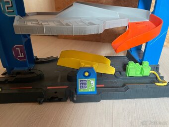 Hotwheels stunt garage - 5
