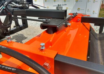 Komunální Zametač na traktor - 5