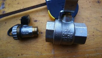 Manometr a kulové ventily,kartáč na kotle - 5