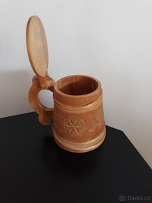Dřevěné vázy a korbele, keramický džbán s kalichy - 5