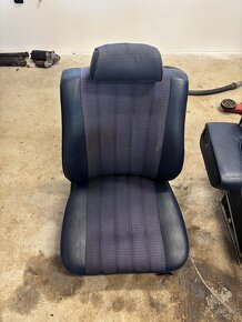 W123 modre predni sedacky - 5