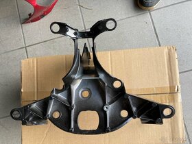 Yamaha R1 přední maska a lešení - 5