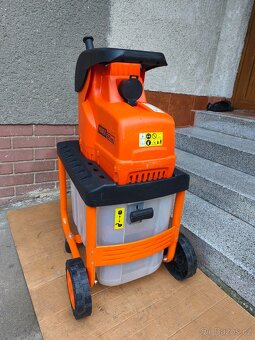 Prodám elektrický Zahradní drtič Powercut 2500. - 5
