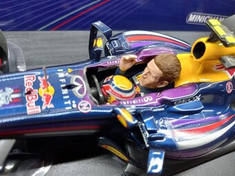 F1 RED BULL RB9 WEBBER GP BRAZILIE 2013 MINICHAMPS 1:18 - 5