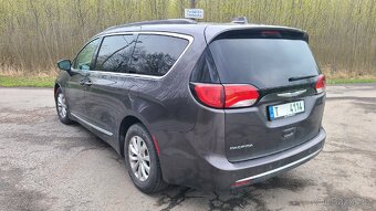 Chrysler Pacifica Touring L - 5