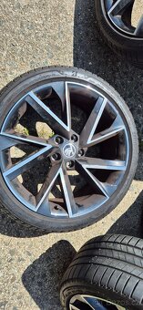 Skoda Karoq r19 orginalni disky 225/40 r19 cca 5mm Bridgesto - 5