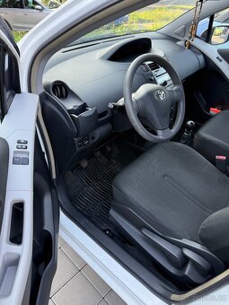 Prodám vozidlo Toyota Yaris, benzín 1,33, 6. stupňová MP - 5