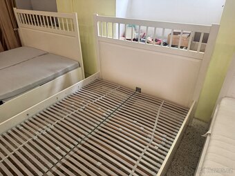 Hezká bílá postel-letiště IKEA HEMNES 140x200 - 5