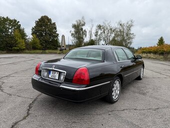 2011 Lincoln Town Car Signature Limited - 5