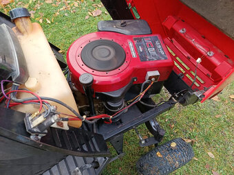 Zahradní traktor Twin Cut - 5