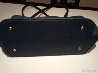 Tmavě modrá kabelka - 5