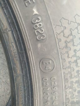Prodám zimní gumy Continental 205/55 R16 DOT 3823 - 5