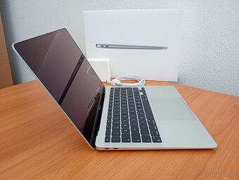 Macbook Air 13 palců M1 chip 16GB RAM 512 SSD 36 cyklů - 5