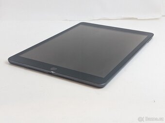 iPad 10.2 (2020) 32gb, WIFI. Baterie 81%. Záruka 6 měs - 5
