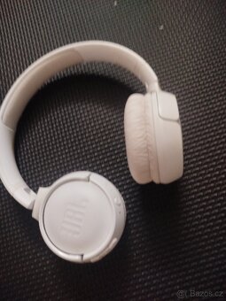 Sluchátka JBL Tune 520BT bílé - 5