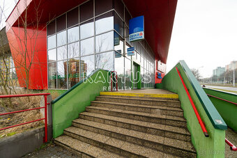 Pronájem obchodního prostoru (126m2) na ulici Výškovická, v  - 5