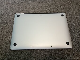 MacBook PRO 13 palců Apple M1 chip 8 GB RAM 256 ssd 120cykl - 5