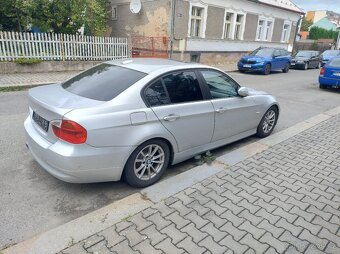 BMW 320i (E90)-2007-nepojízdné,na opravu nebo díly - 5
