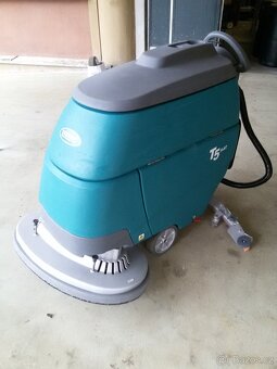 Podlahový mycí stroj Tennant T5 Disk 80 s vlastním pojezdem - 5