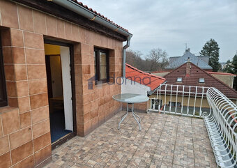 Pronájem bytu v RD 2+1 + mansarda, 90m2 + 2x terasa, ul. Maš - 5