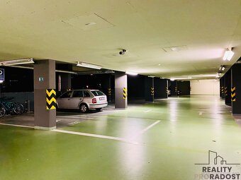 Pronájem garážového stání 15 m² - 5