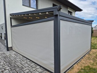 Hliníková pergola s elektricky ovládanou střehou a roletami - 5