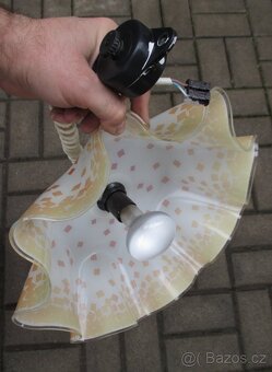 starý polštář nádobí lustr světlo židle hrneček talíř příbor - 5