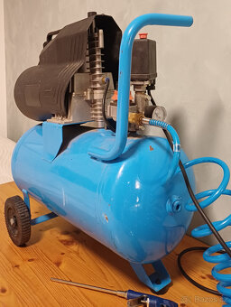 Bezolejový kompresor Güde Dragon 210/8/24 + příslušenství - 5